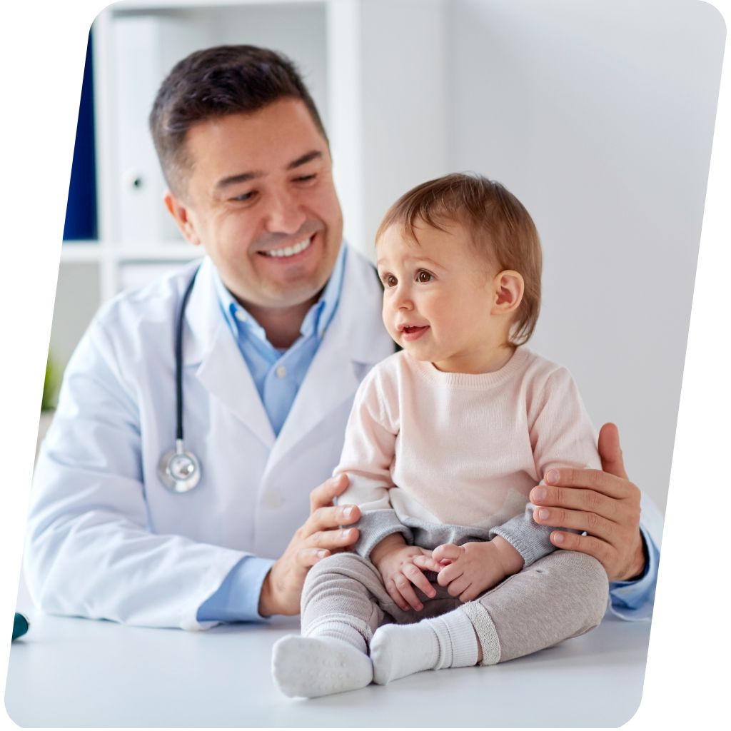 urologista examinando paciente em consultório moderno, interação profissional de saúde